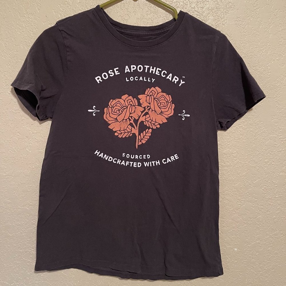 NWOT Women's Rose Apothecary Schitt's Creek Graphic Tee